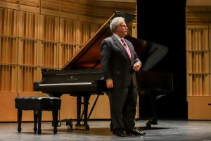 Pianist Jeffrey Siegel on stage in front of a piano